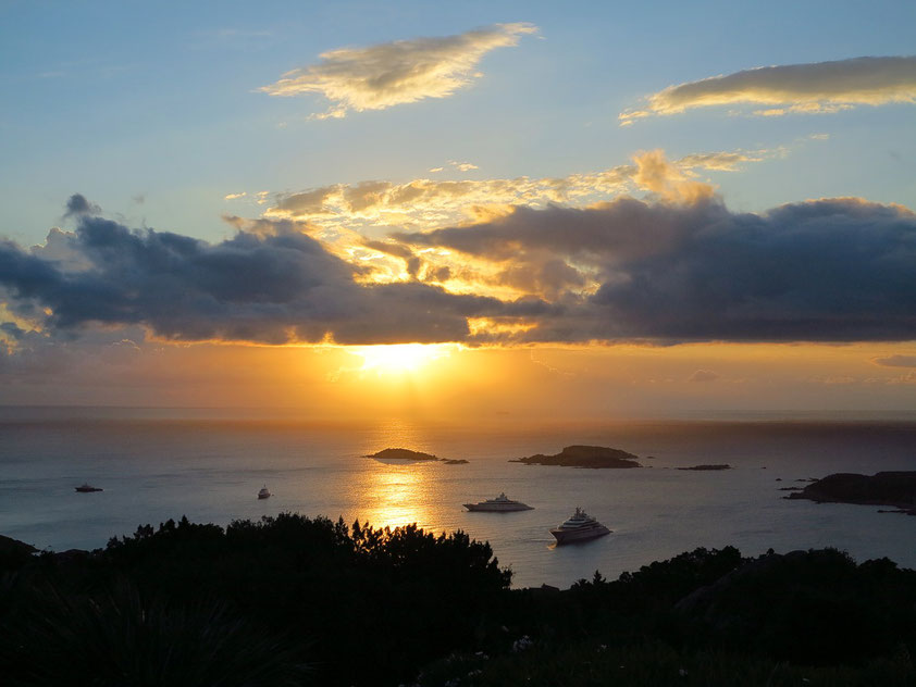 Sonnenaufgang an der Costa Smeralda am 19.6.2016 um 06:11 Uhr