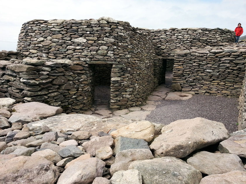 Caher Conor (Beehive Hut), prähistorische Steinfestung auf der Dingle-Halbinsel. Typisch ist das mörtellose Kragsteinmauerwerk.