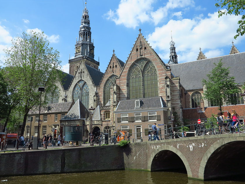 Oude Kerk im Amsterdamer Red Light District