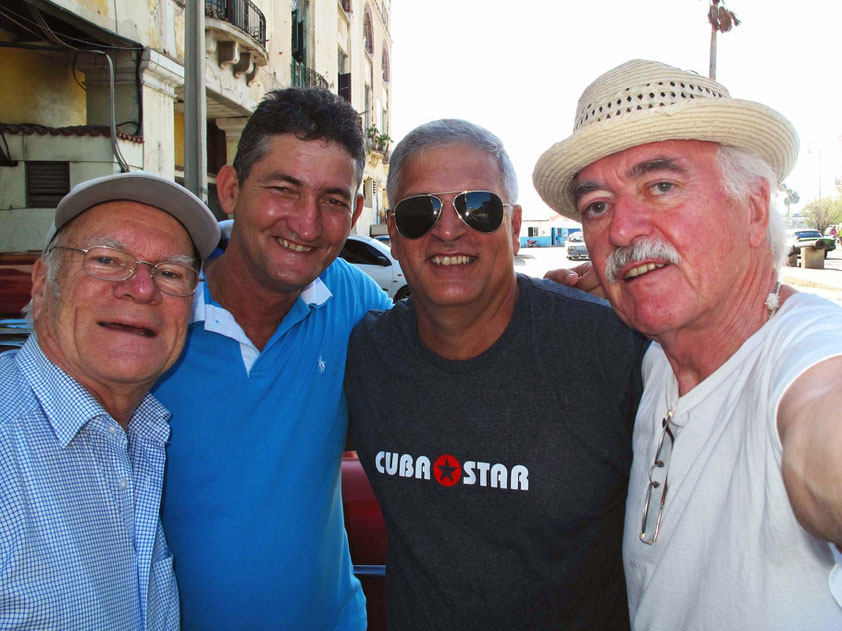 Zwei Deutsche und zwei Kubaner auf gemeinsamer Reise: Frank, Silvio, Jorge, Bernd (v.l.n.r.) (Selfie-Foto: Bernd.Th)