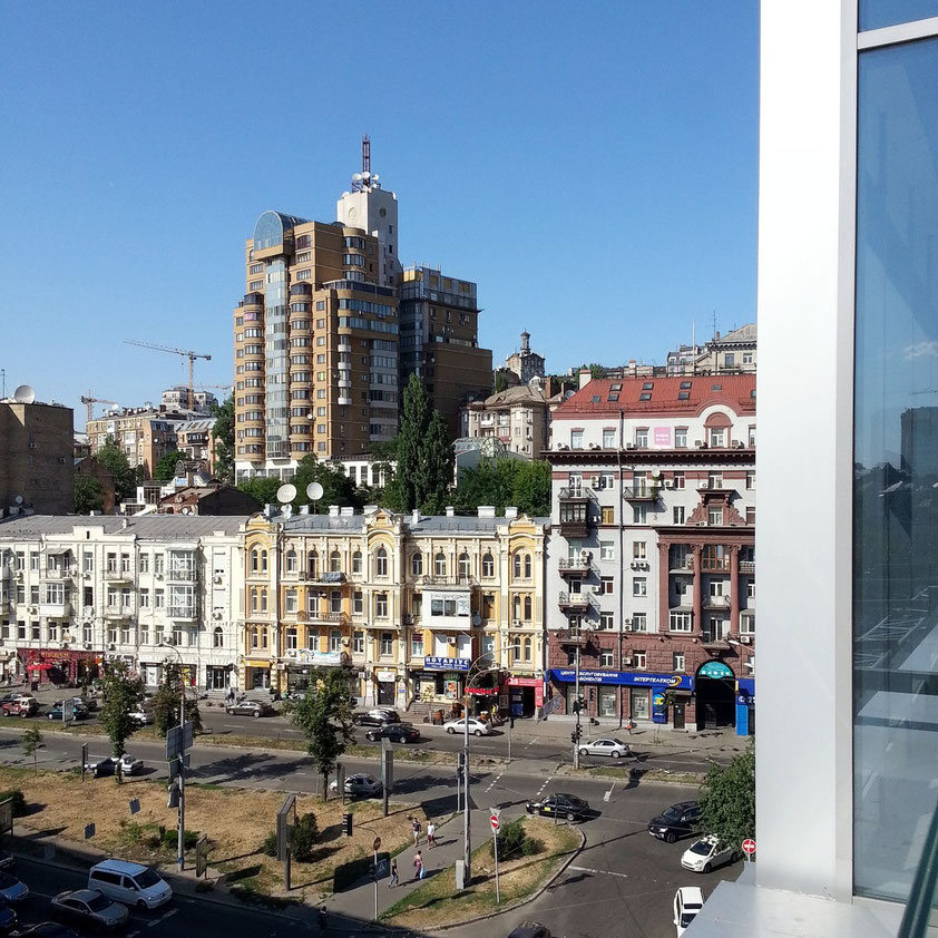 Blick von der Terrasse des Gulliver Shopping Center auf die Baseina Street