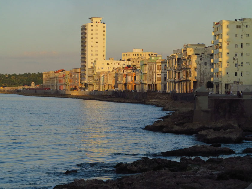 Der Malecón in der Abendsonne