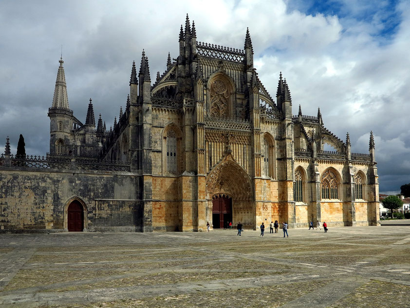 Mosteiro da Batalha mit Hauptportal