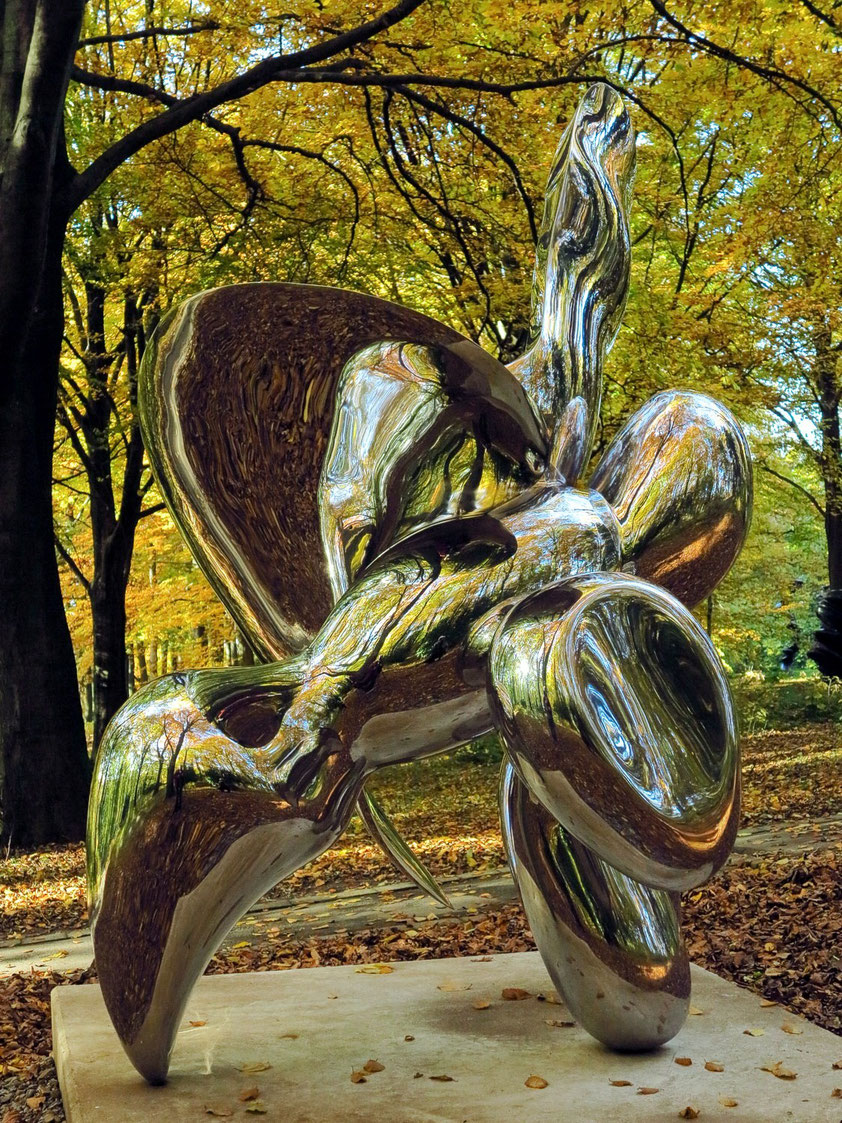 Skulptur von Tony Cragg. Erinnerung an Almut, die Künstlerin, anlässlich meines Besuches mit Anke und Rolf Geßmann am 27.10.2015 im Skulpturenpark Waldfrieden in Wuppertal 