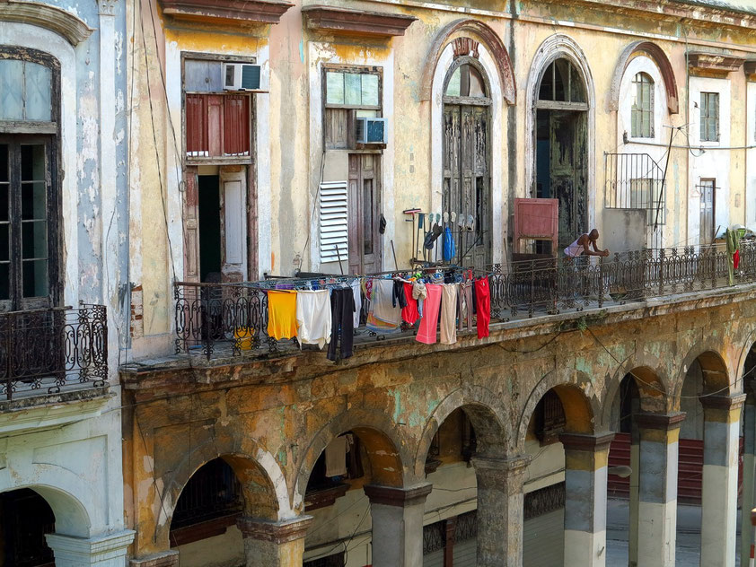 Havanna, Fassade der Calle Teniente Rey in der Altstadt