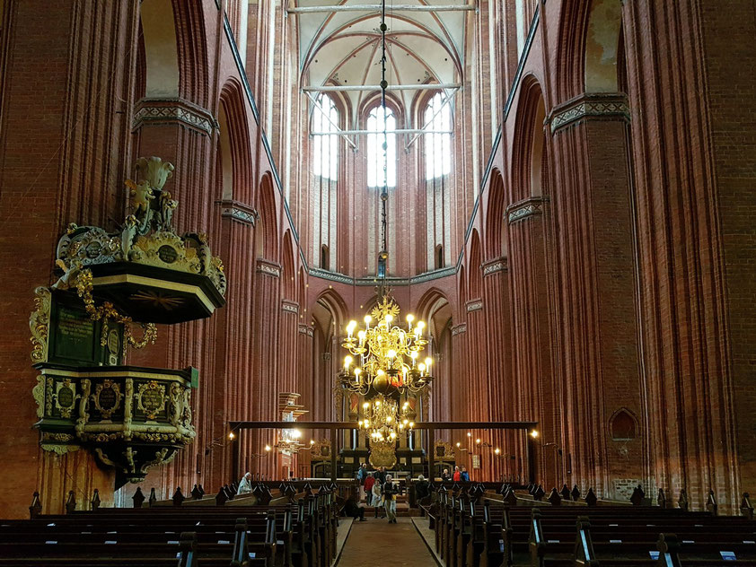 Kirche St. Nikolai, dreischiffige Basilika von 1381 bis 1487, als Kirche der Seefahrer und Fischer erbaut.