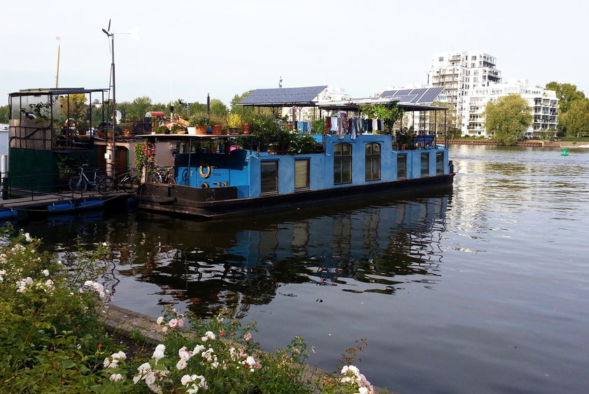 Hausboote auf der Spree in Treptow