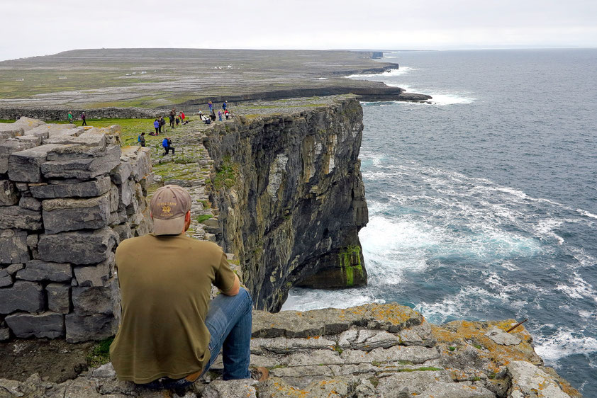 Blick vom Steinfort Dún Aonghasa auf die Karstlandschaft von Inishmore