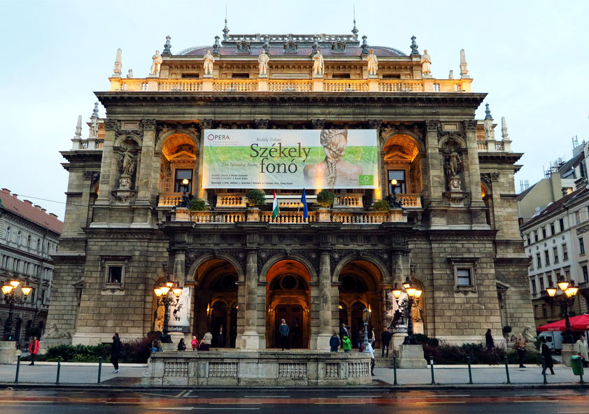 Gebäude der Ungarischen Staatsoper,  eines der prachtvollsten Gebäude der Neorenaissance-Architektur in Budapest, 1875 und 1884 