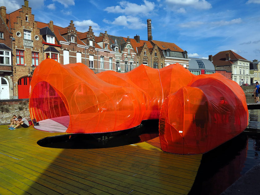 SELGASCANO PAVILION in der Gracht Coupure nördlich der Schaarstraat-Brücke