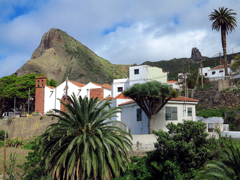 Teneriffa, Anaga-Gebirge. Taganana mit der Kirche Parroquia Nuestra Señora De Las Nieves