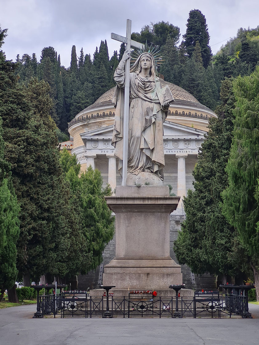 Monumentalfriedhof Staglieno in Genua, Eingang