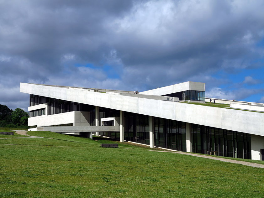 Moesgaard Museum MOMU südlich von Aarhus, eröffnet 2014 (Henning Larsen Architects und Kristine Jensen, Landschaftsarchitektur)