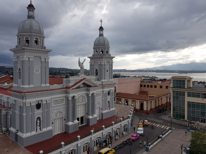 Santiago de Cuba, Santa Basílica Metropolitana Iglesia Catedral (Blick von der Dachterrasse des Hotels Casa Granda)
