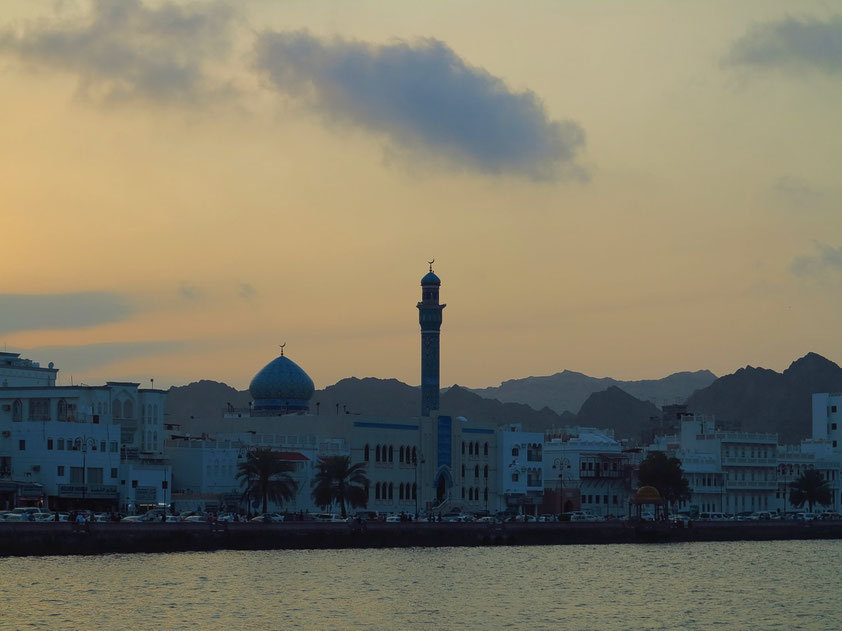 Abendstimmung an der Promenade von Matrah