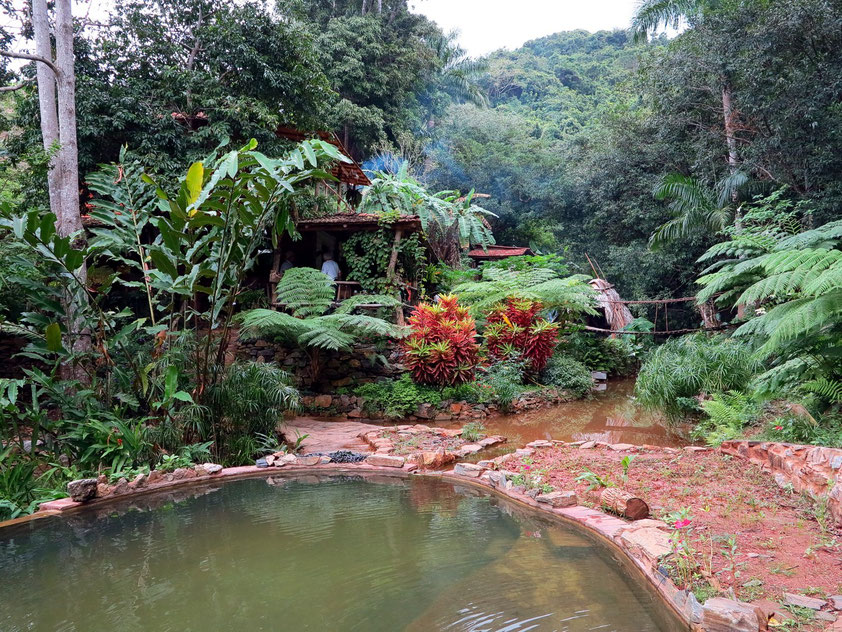 Kleine Farm in den Bergen: Farmhaus mit Privatunterkünften, Pool