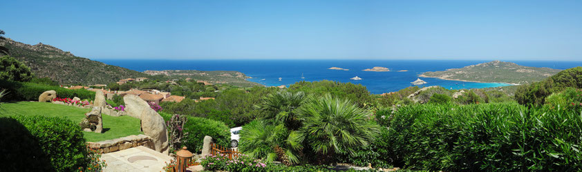 Ponoramablick von der Villa "Suttu lu Celi" auf die Costa Smeralda und das Tyrrhenische Meer