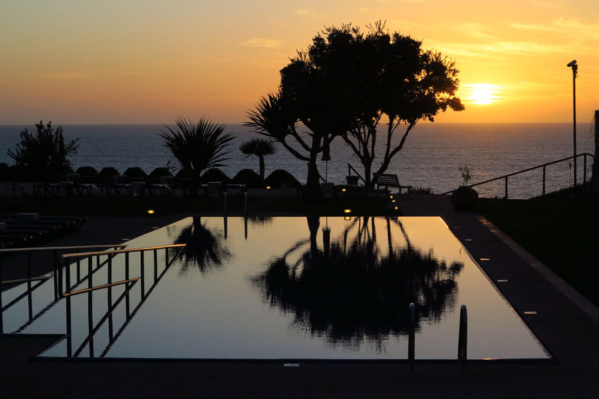 Sonnenuntergang am Swimmingpool des Hotels Golden Residence