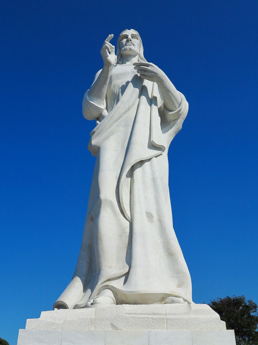 Christus-Statue "Cristo de la Habana" aus weißem Marmor auf dem steilen Ufer östlich des Canal de Entrada, Ende 1950er Jahre