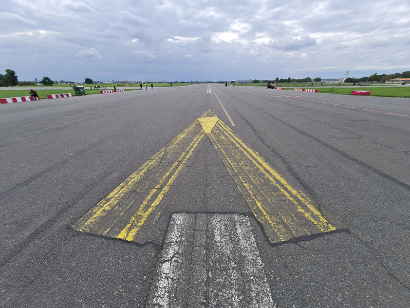 Ehemalige Flugzeug-Landebahn auf dem Tempelhofer Feld