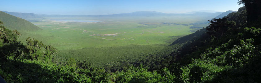 Panoramablick vom Aussichtspunkt an der Straße in den Ngorongoro-Krater