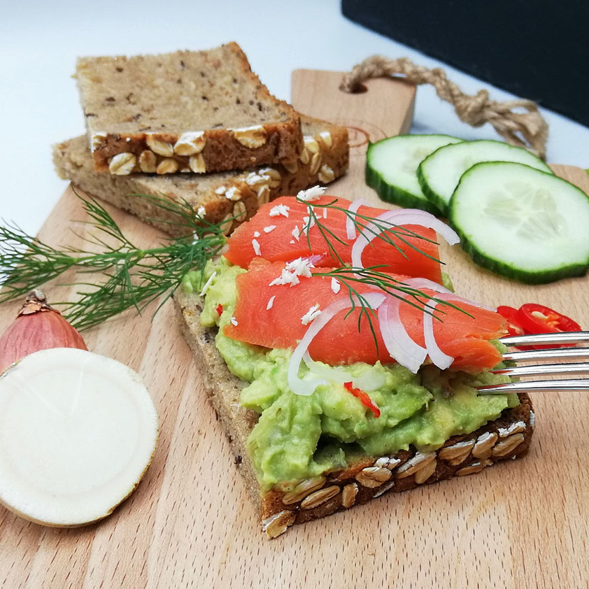 Fitness-Brot mit Lachs und Avocado - Foodblog Herzenskueche.net