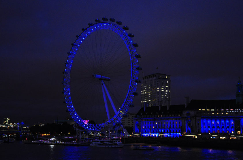 London Eye, auch bekannt als Millennium Wheel, ist mit einer Höhe von 135 Metern das höchste Riesenrad Europas.