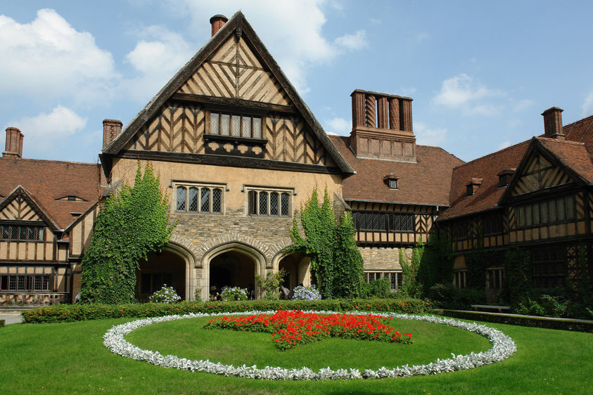 Innenhof von Cecilienhof mit dem roten Stern (9.9.2006)