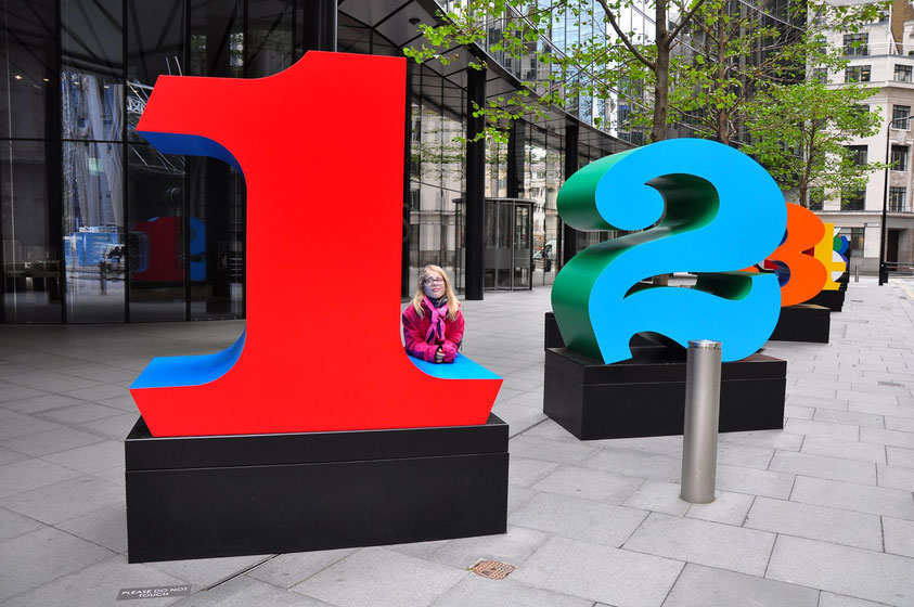 EINS bis NULL (die zehn Zahlen), von Robert Indiana, 2013, (Teil der zehnteiligen Skulptur in der Lime Street in London)