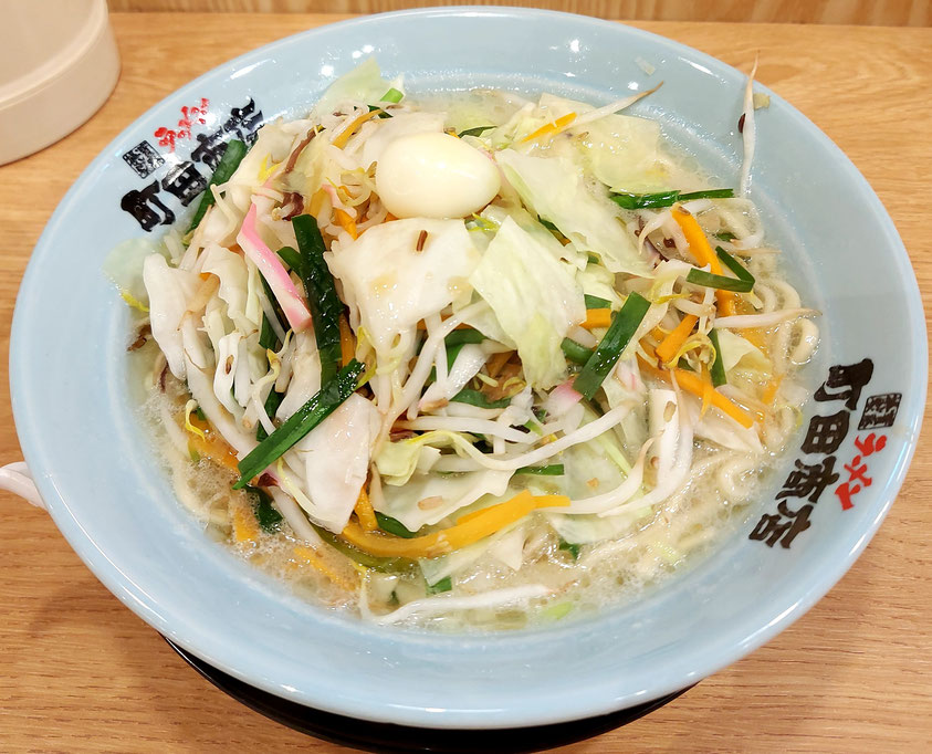 Machida Shoten Thao Dienの野菜塩ラーメンはLANDMARK81店よりもスープが多い