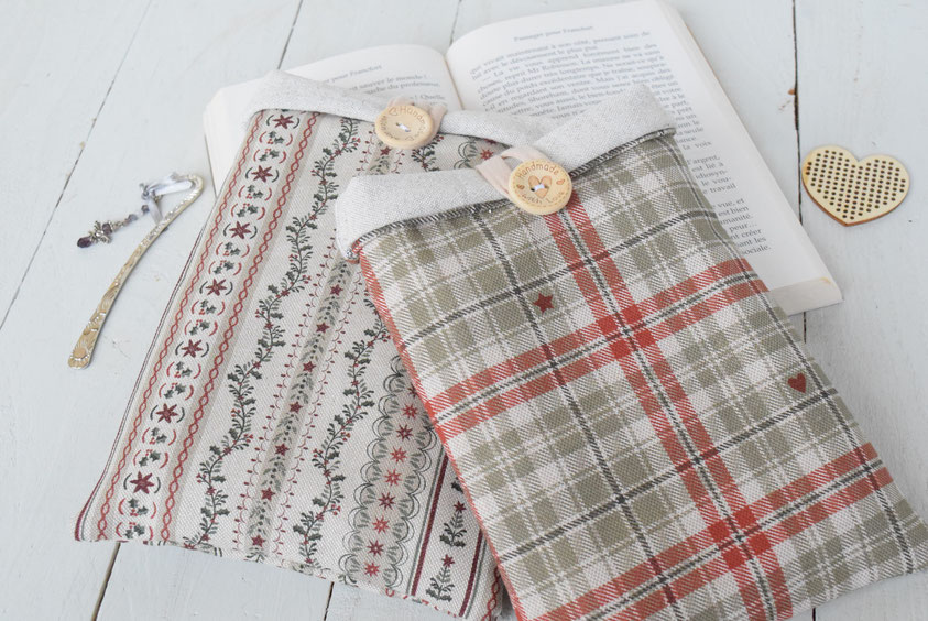 pochette livre tissu noël