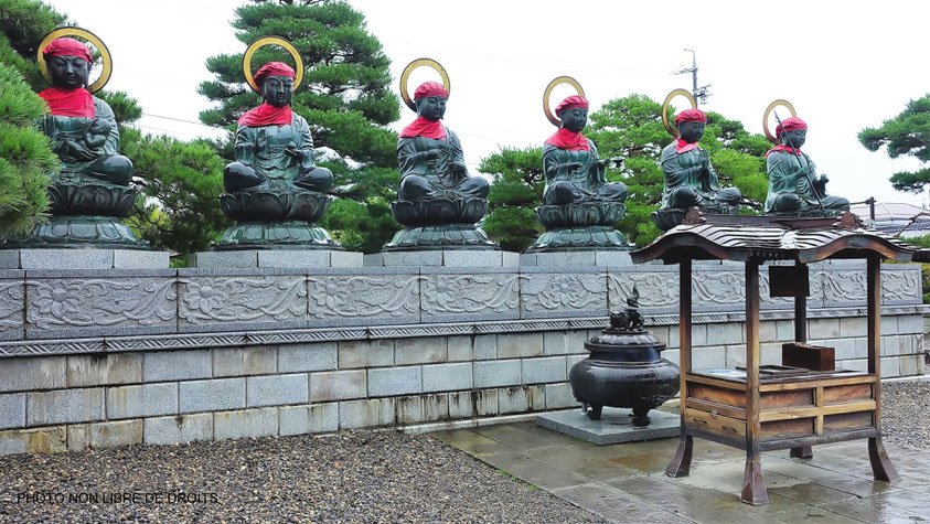 Allée sereine, temple Zenkô-Ji, Nagano, photo non libre de droits