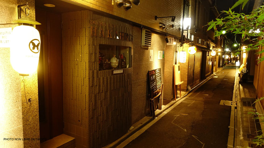 Ruelle sombre à Kyoto, Japon, photo non libre de droits