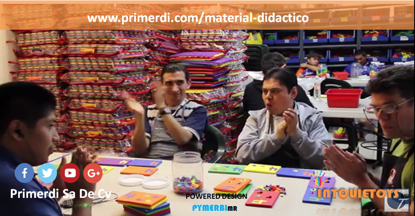 trabajando para hacer material didactico de foamy madera plastico