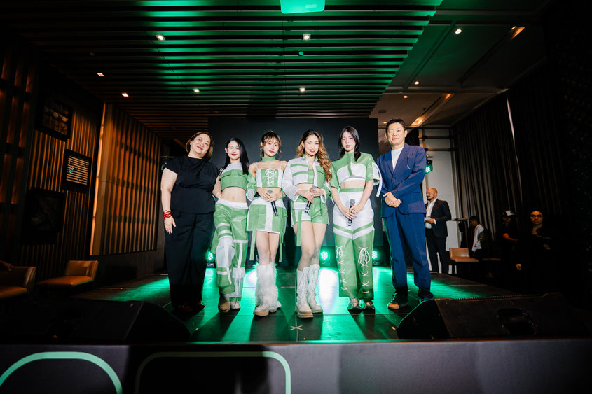 左からアイセル・アルガナ(Creat8 Stories)、FENI、HINA、COLE、FAME、寺田成昇(A-Nexus)