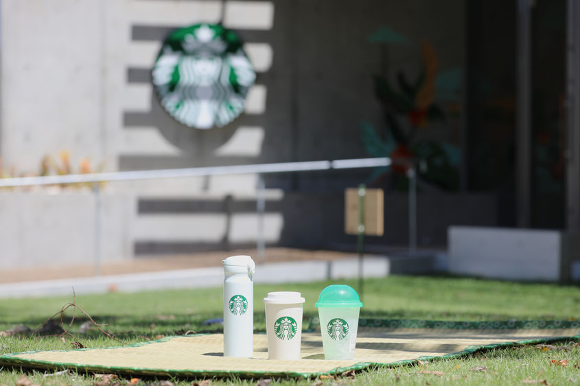 「スターバックス コーヒー 那覇鏡原店」公園3