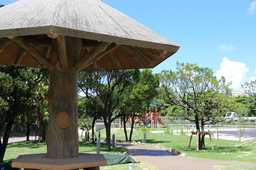 「スターバックス コーヒー 那覇鏡原店」公園2
