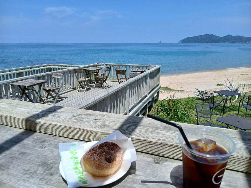 この日のお天気は最高で、海がとっても綺麗でした！外国の方が泳いでいましたよ～。