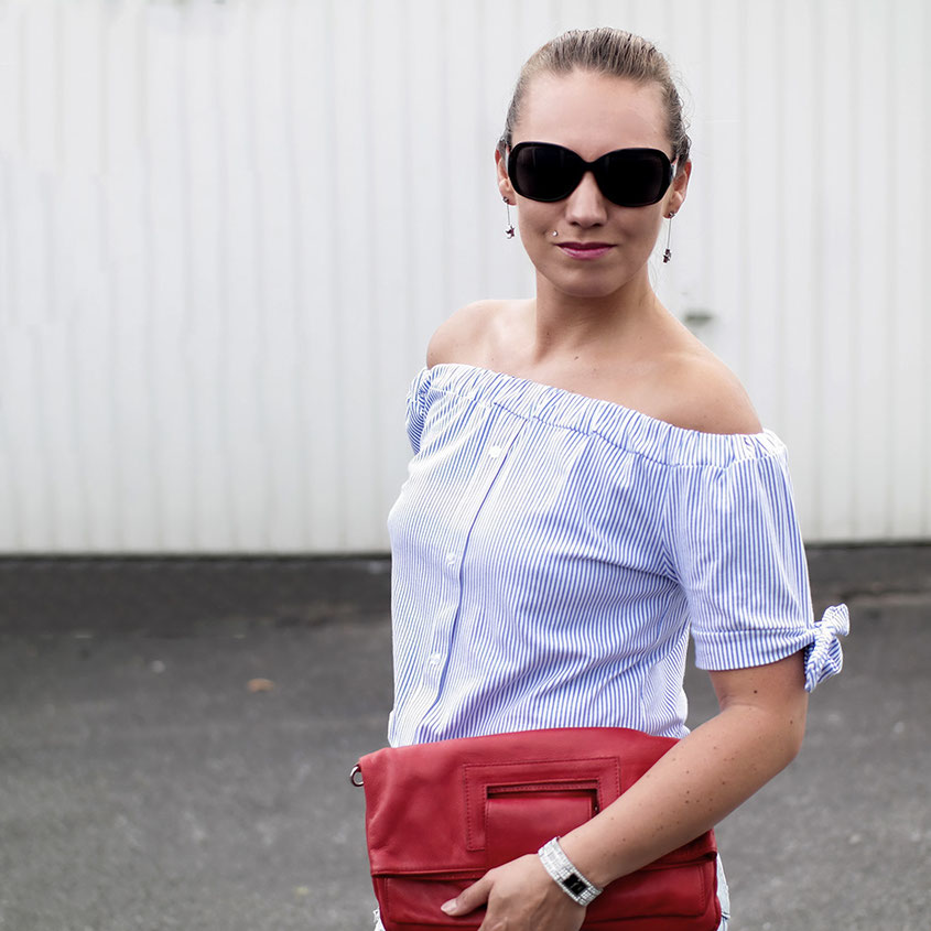 Off Shoulder Striped Dress X Denim Skirt | Outfit Gestreiftes, schulterfreies Kleid & Jeansrock | hot-port.de | 30+ Style Blog