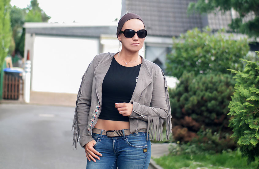 Like a Rebel | Maze Velourlederjacke mit Fransen | Fransenjacke & Crop Top Do Not Disturb | hot-port.de | Lifestyle Blog