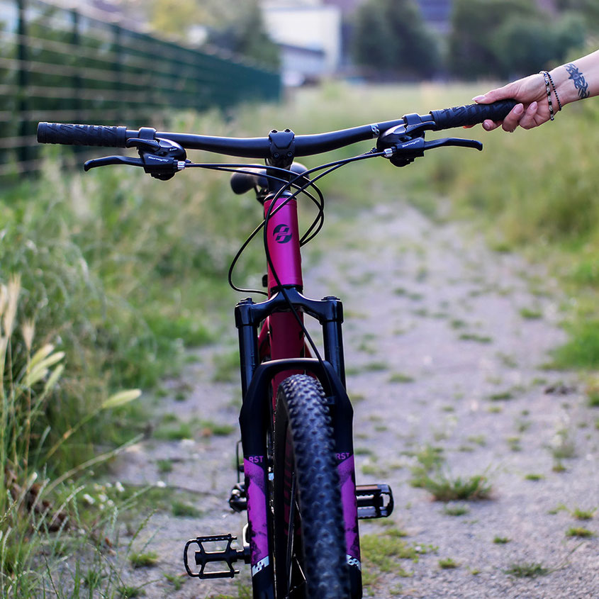 © Hot Port Life & Style Ghost Lanao 1.6 AL Hardtail in Berry Pop | Mit diesem Mountainbike macht das Radeln auch Bloggerinnen Spaß | hot-port.de | Lifestyle Blog