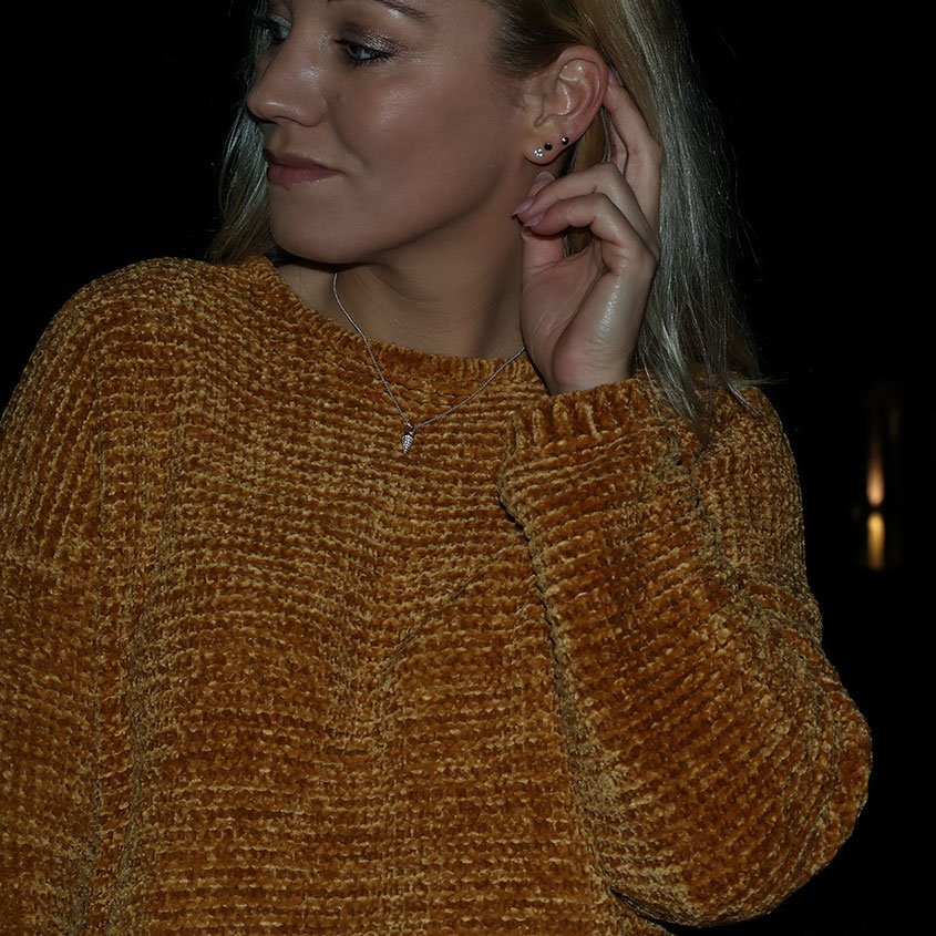 Outfit | Pepe Leandra Chenille Pulli in Senfgelb & Schmuck von Thomas Sabo | hot-port.de | 30+ Style Blog