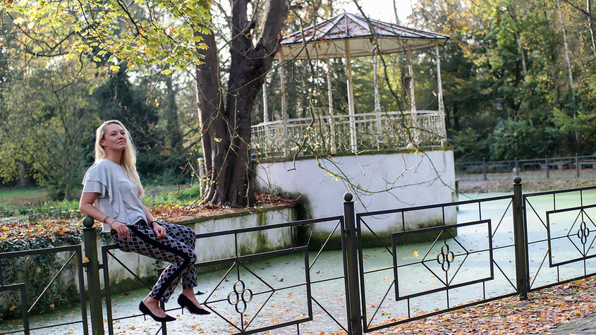Outfit Graphic Pants - Volant Shirt - Leather Jacket | hot-port.de | 30+ Style Blog