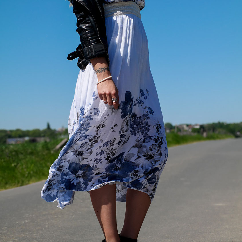 © Hot Port Life & Style | Das mediterrane Blumenkleid Coole Sommerkleider für Frühjahr & Sommer | Was sind die Trends in diesem Jahr? | hot-port.de | 30+ Style Blog