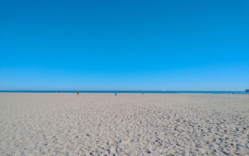 La playa de la Malvarrosa es una playa urbana de la Ciudad de Valencia (España)