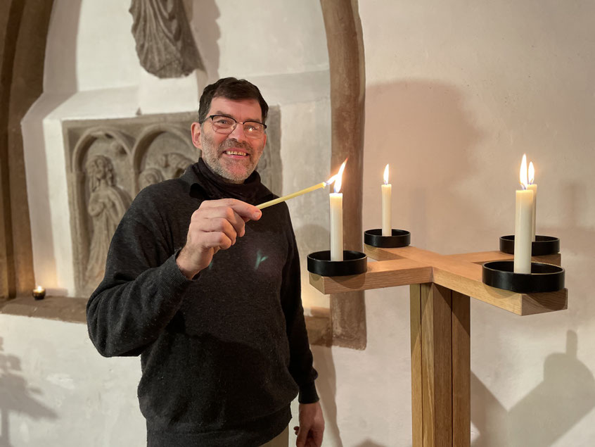 Küster Gerd Borchers ist auch im Lockdown immer wieder in der Kirche anzutreffen.
