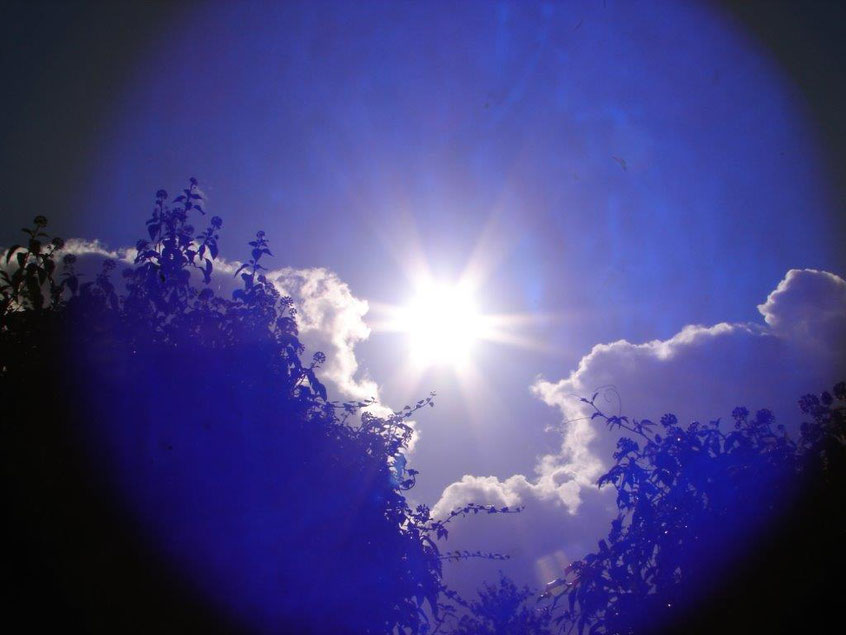 Ich bin die Blaue Sphäre...in der Mitte die Sonne, Quelle: www.lichtwesenfotografie.com