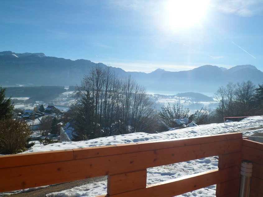 vue de la terrasse sur le massif de la Chartreuse en hiver