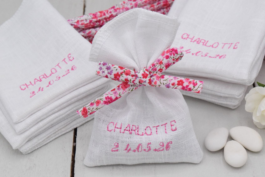 pochons dragées lin et cordon Liberty of London Phoebe rose - Broderie prénom et date 