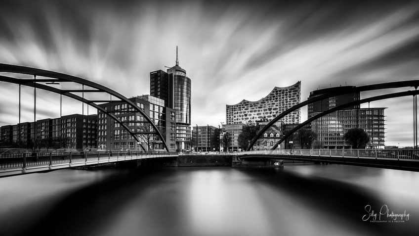 Hamburg / Hafencity, Elbphilharmonie, Kehrwiener, Niederbaumbrücke, Hamburger Hafen, Langzeitbelichtung, 2016, © Silly Photography